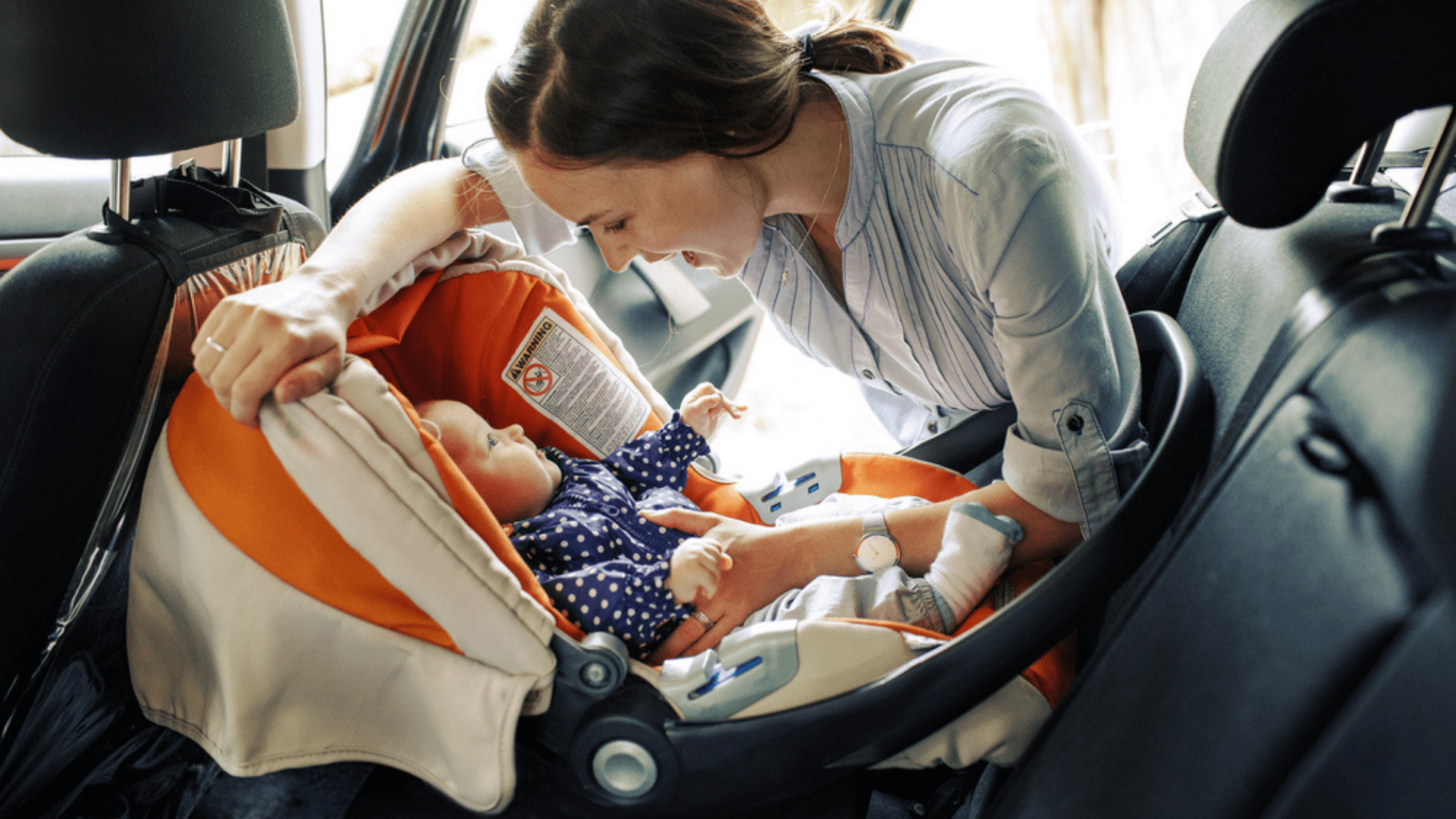 Como transportar bebê no carro